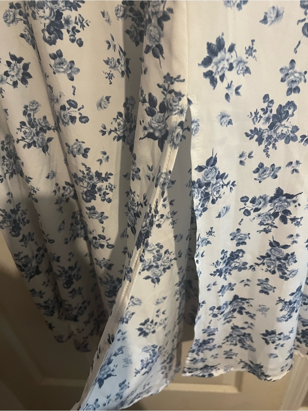 BloomChic White Dress with Blue Floral Print. Size 18/20. - Picture 6 of 10